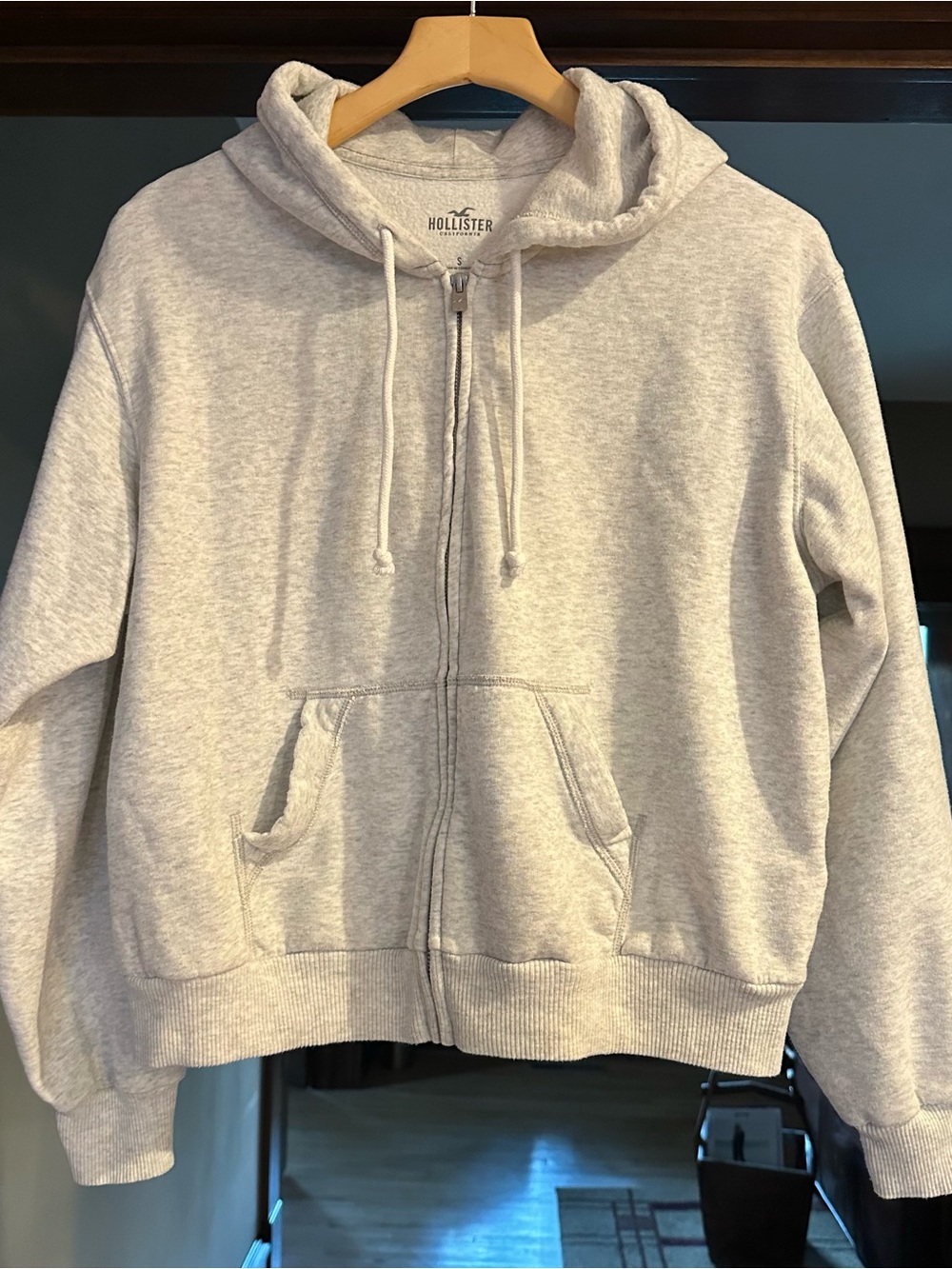 Hollister Women’s Light Gray Zip-Up Hoodie
